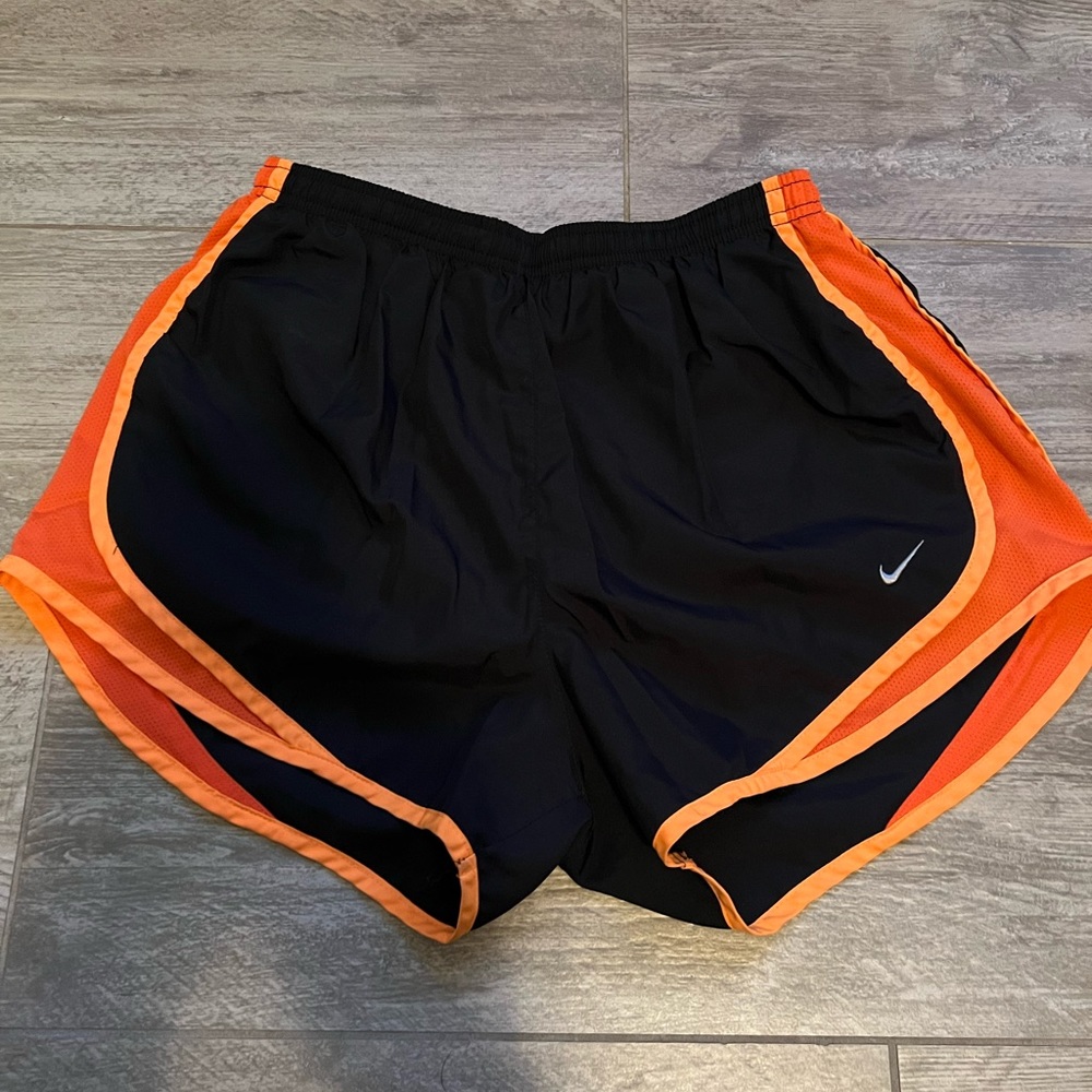 🧡🖤NIKE DRI-FIT SHORTS🧡🖤 Size: Medium